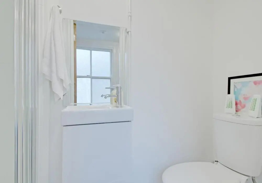 Beside the Seaside Apartment - Sleeps 2 to 4 Guests - Fast Wifi