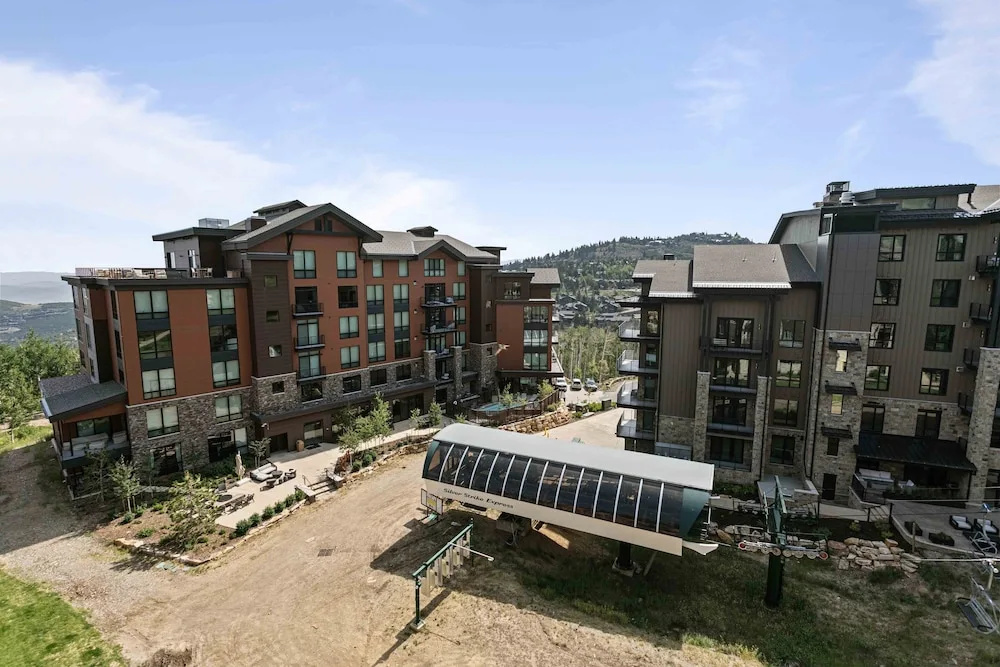 4 Bed 3.5 Bath Deer Valley Ski-in/ski-out 4 Bedroom Condo