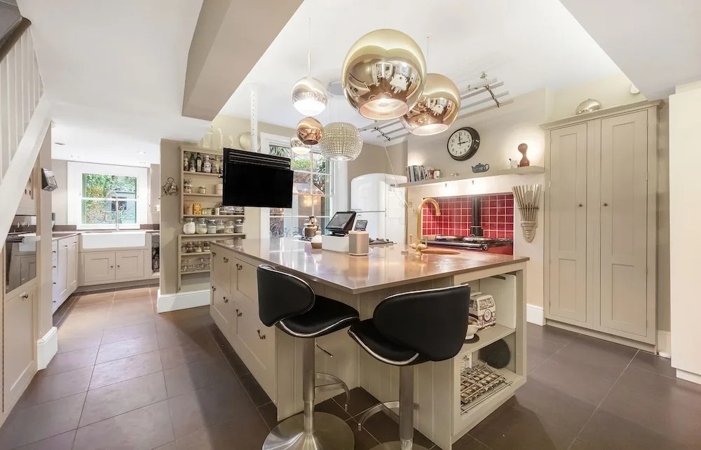 Sophisticated Shine by Newington Green
