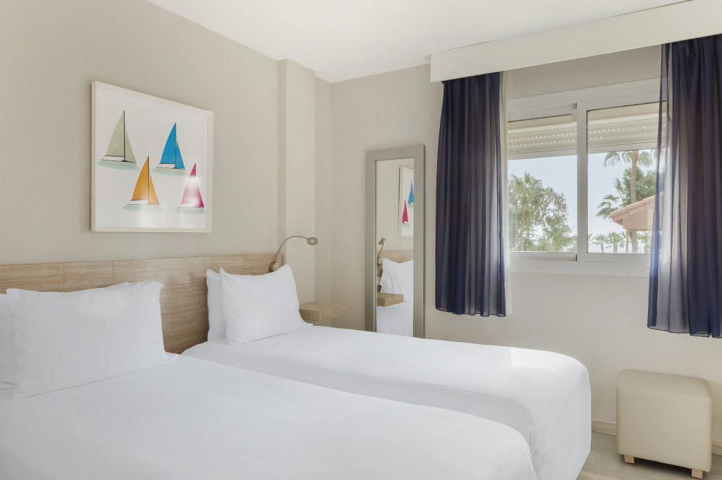 Отель Los Amigos Beach Club
