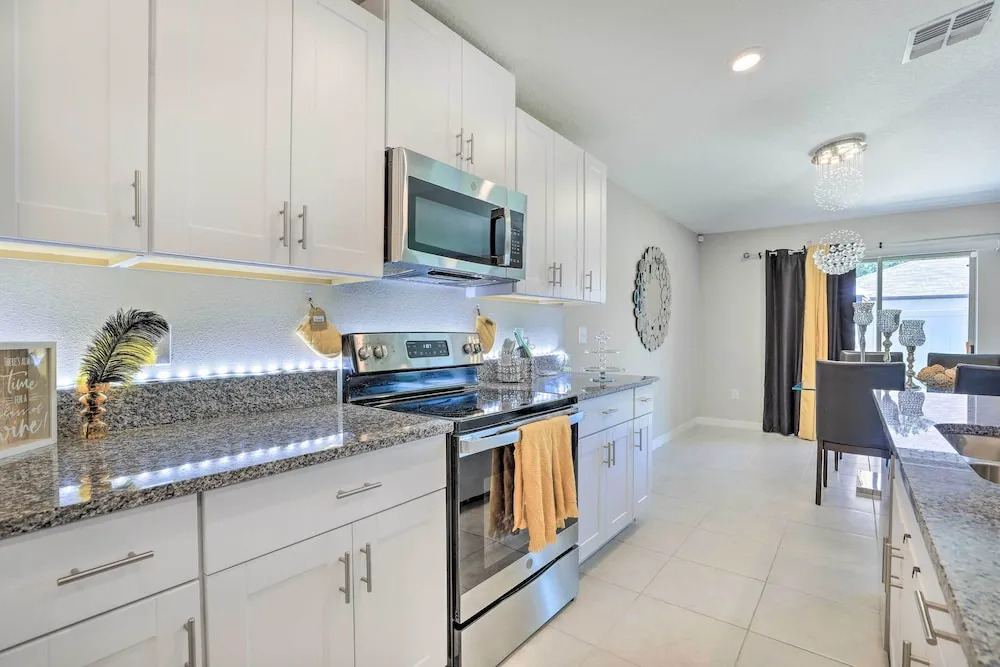Modern & Bright Ruskin Home Near Bahia Beach!