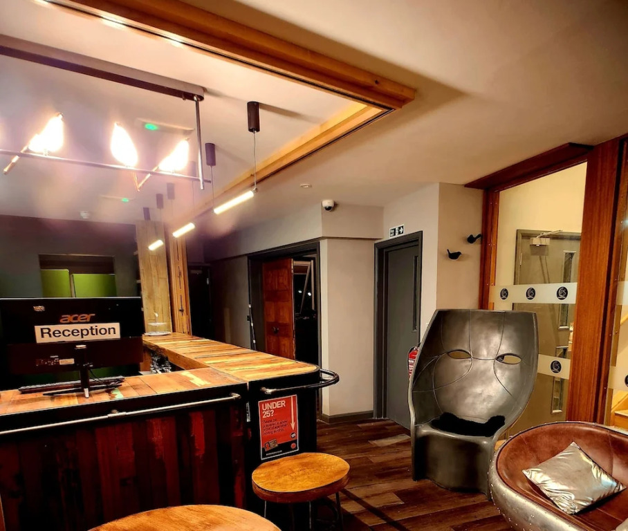 Pinnacle Suites Hotel