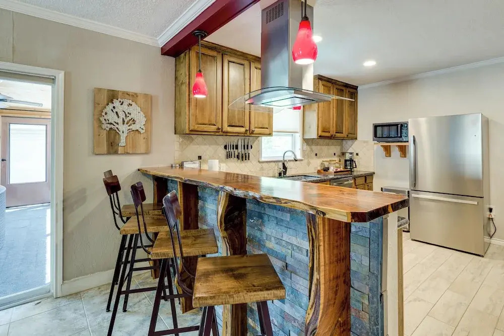Hot Tub + Outdoor Kitchen: Stylish Home in Bryan