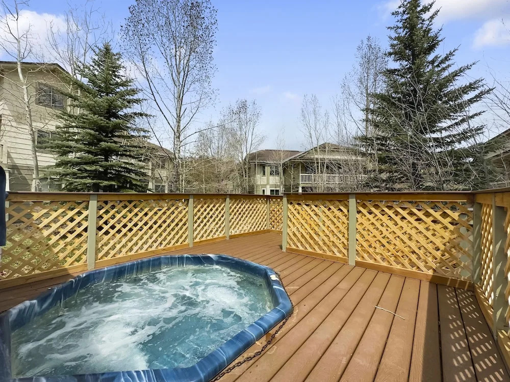 201 Point Drive 2 Bedroom Condo by RedAwning