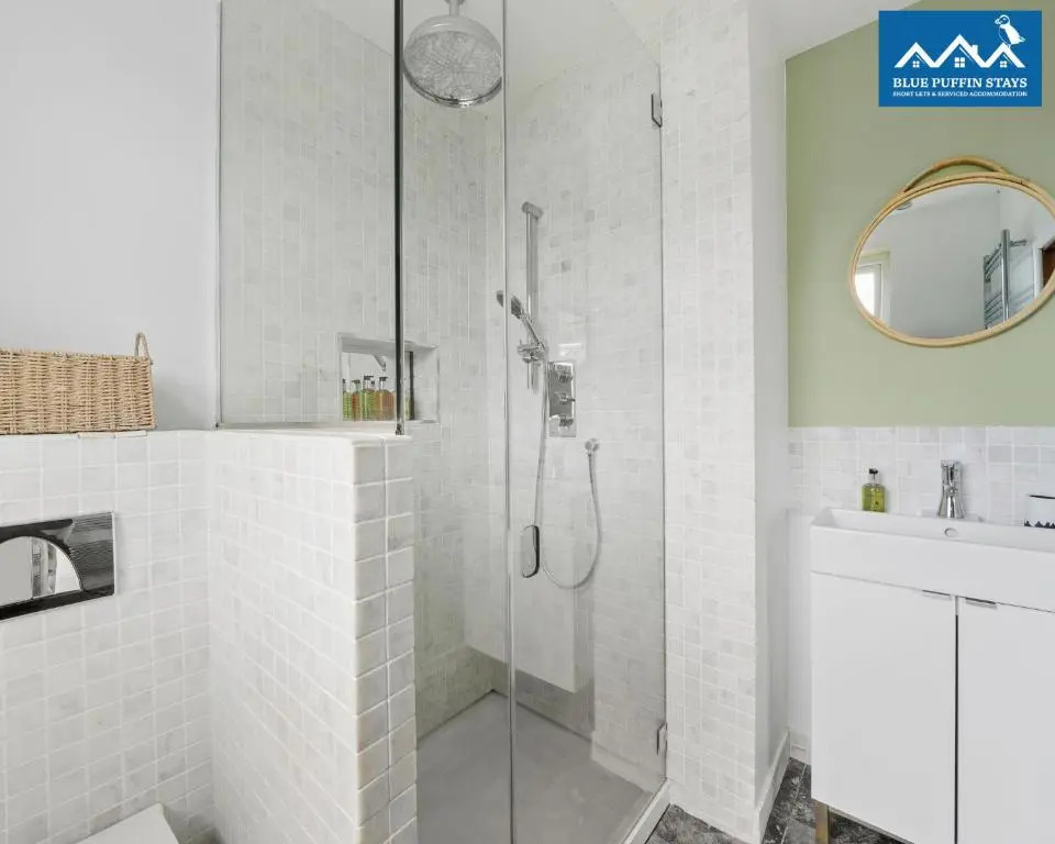 4 Bed Luxury Design House By Blue Puffin Stays with Hot tub, Foosball & Parking