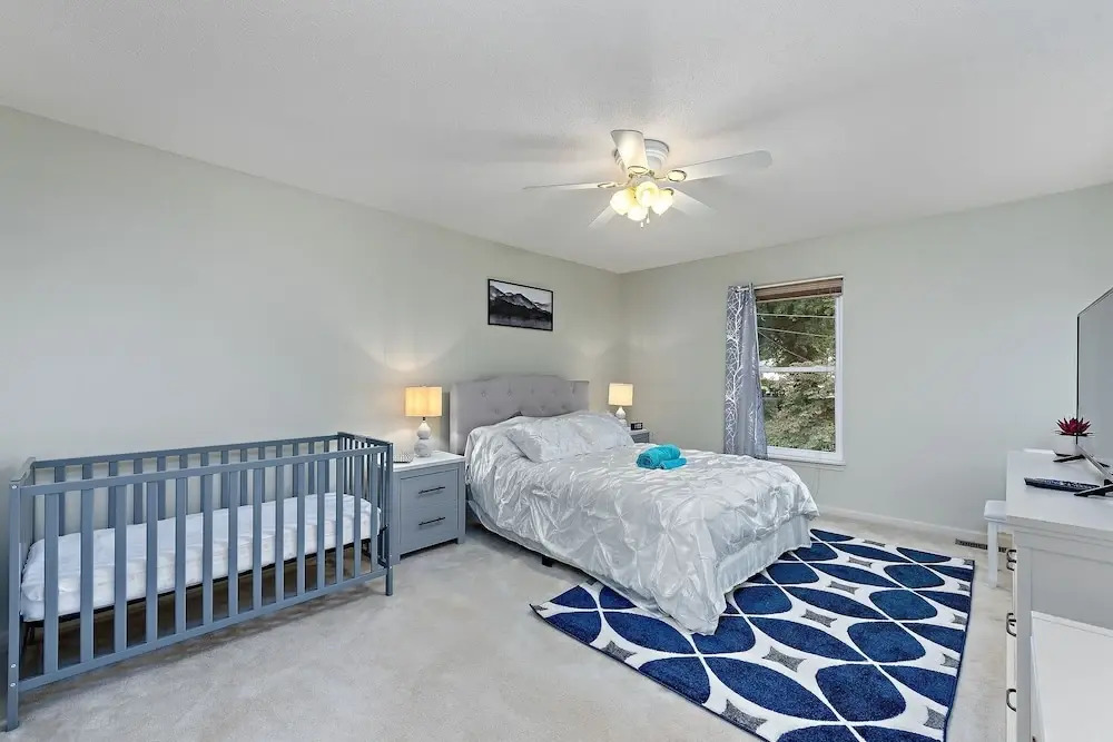 Beautiful Townhome 11 Minutes To Downtown 3 Bedroom Townhouse