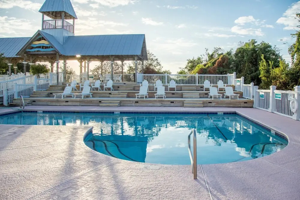 Luxury Cottage With Pools & Multiple Decks, 1/2 Block to Beach