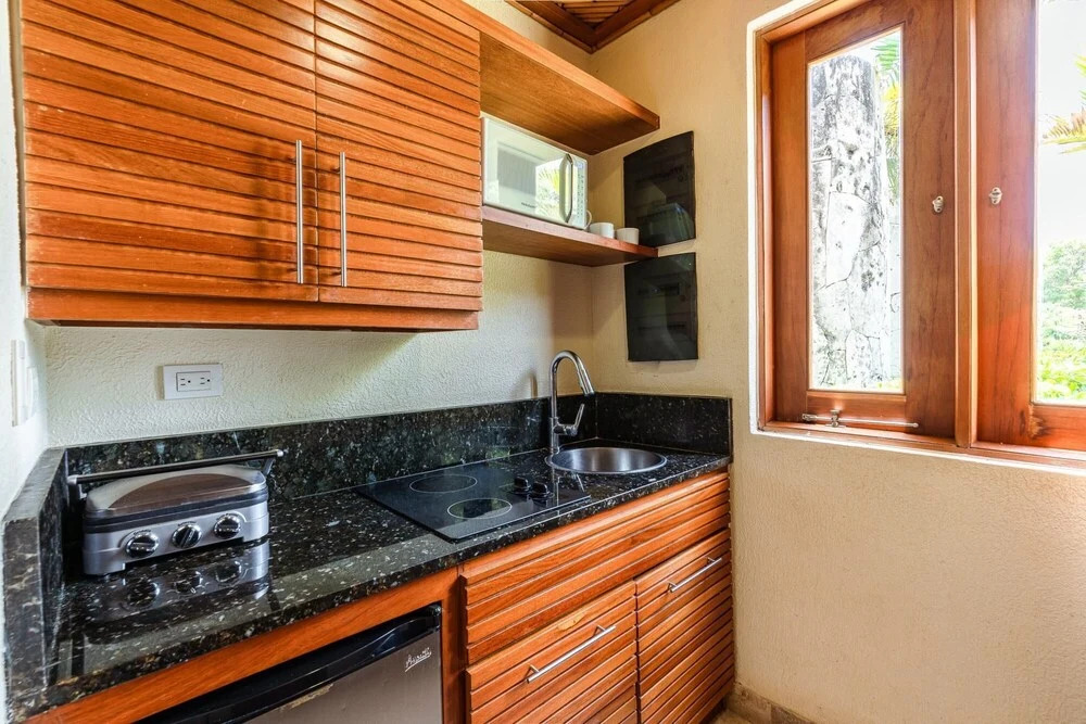 Rustic Private Bungalow at Green Village w Picuzzi Included