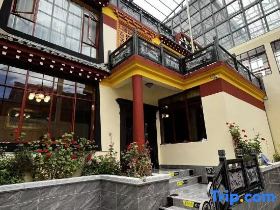 Shangri-La Cangxue Beiyi | See Mountains, Near Wild·Oxygen-Rich Ethnic Stay