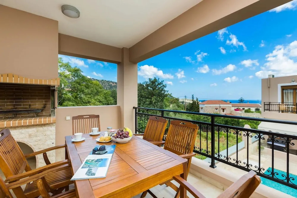 This Split Level Villa Perfect Place to Stay Wail in Rethymnon, Crete
