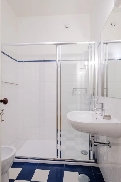 BOUTIQUE Rentals Flores Plaza
