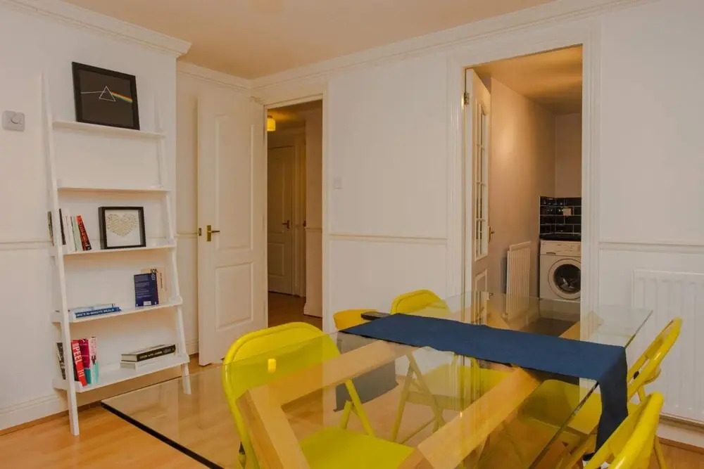 Contemporary 1 Bedroom Flat in Camberwell Oval
