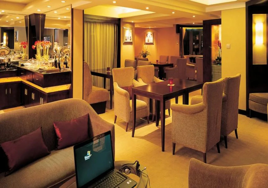 Royal Suites & Towers