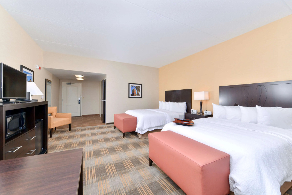 Hampton Inn & Suites California University-Pittsburgh