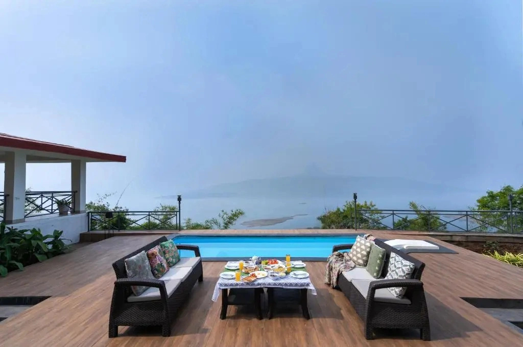 SaffronStays Blue Infinitum Lakeview, Pawna