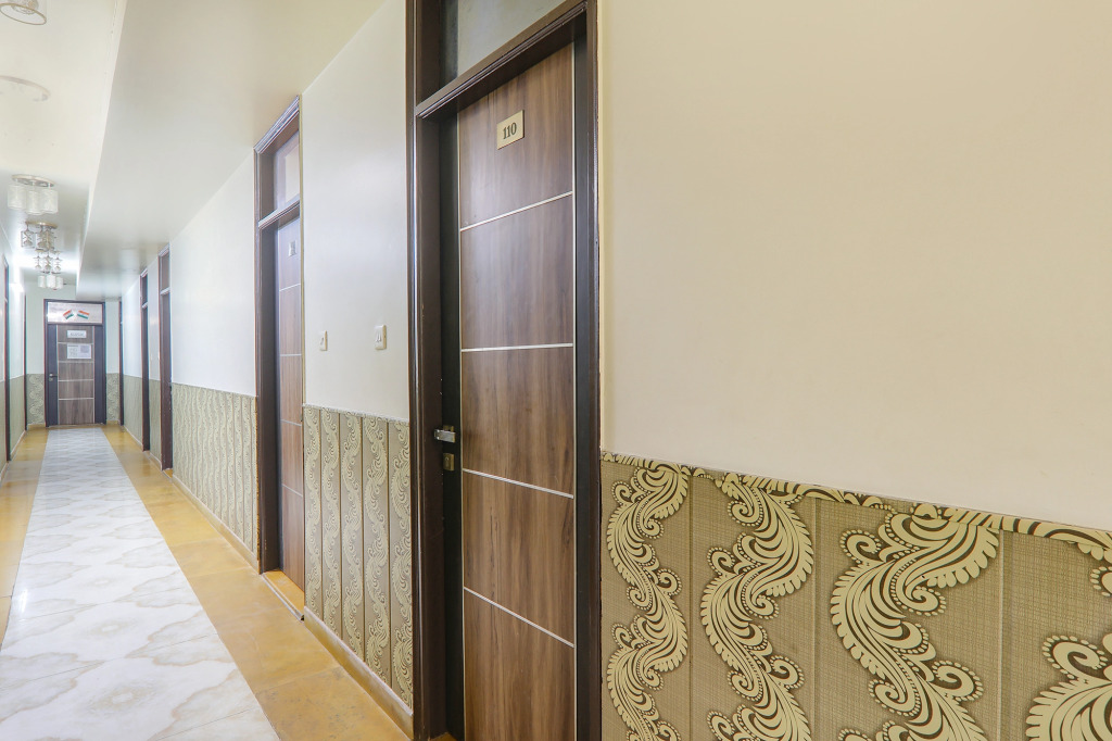 Fabhotel Shree Pushpraj