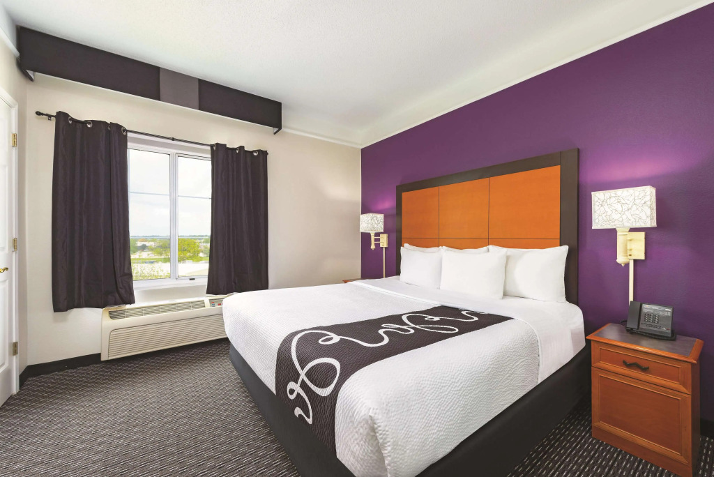 La Quinta by Wyndham St. Louis Westport