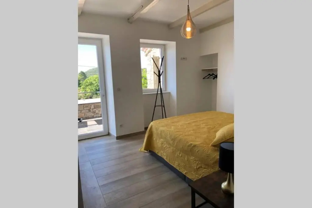 Maison de charme avec piscine couverte et 9000m2
