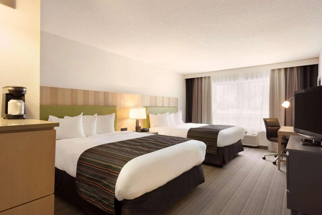 Country Inn & Suites by Radisson, Chippewa Falls, WI