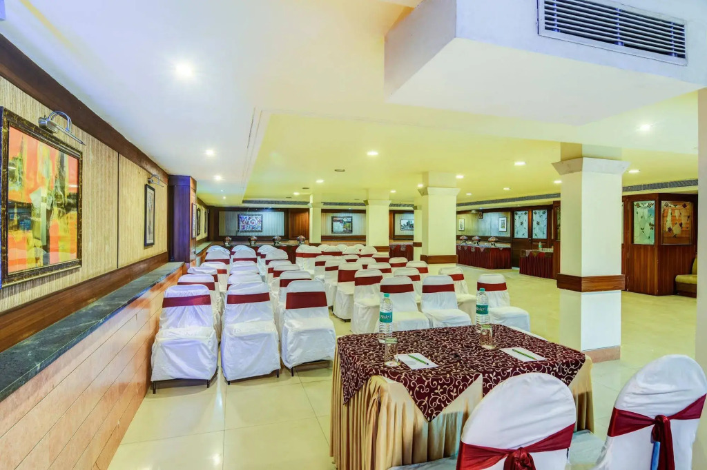 FabHotel Kamla Regency - Rani Kamlapati Station