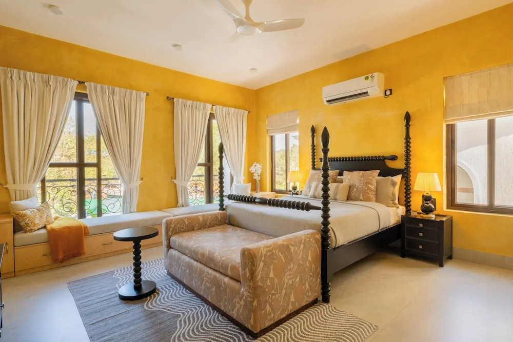 ELIVAAS Villa Paraiso 4 BHK with Pool & Bar