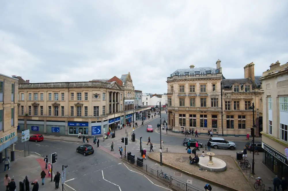 Elliot Oliver- 2 Bedroom Duplex Town Centre Apartment