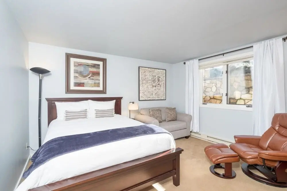 Riverside Dream! Quiet Spot W Deck, 5 Min Walk To Gondola & Main St. 2 Bedroom Condo by RedAwning