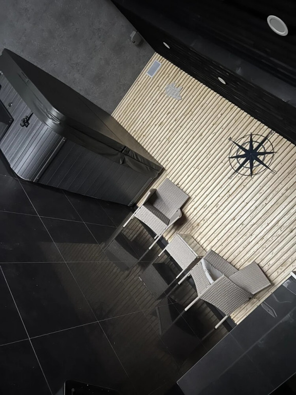 Penthouse Style Luxury 2 Bedroom House has Hot-Tub, extra fees apply