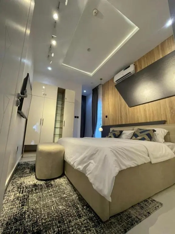One Bedroom (En-suite) In a shared 4bedroom Terrace duplex with pool and gym