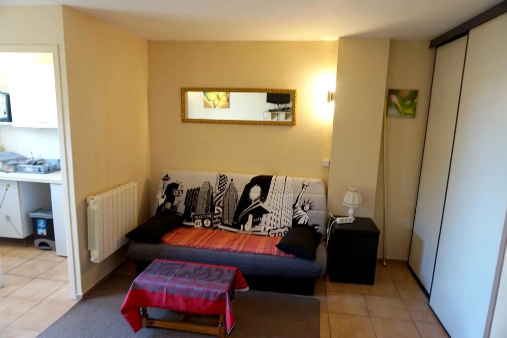 Apartment With one Bedroom in Bernières-sur-mer, With Enclosed Garden