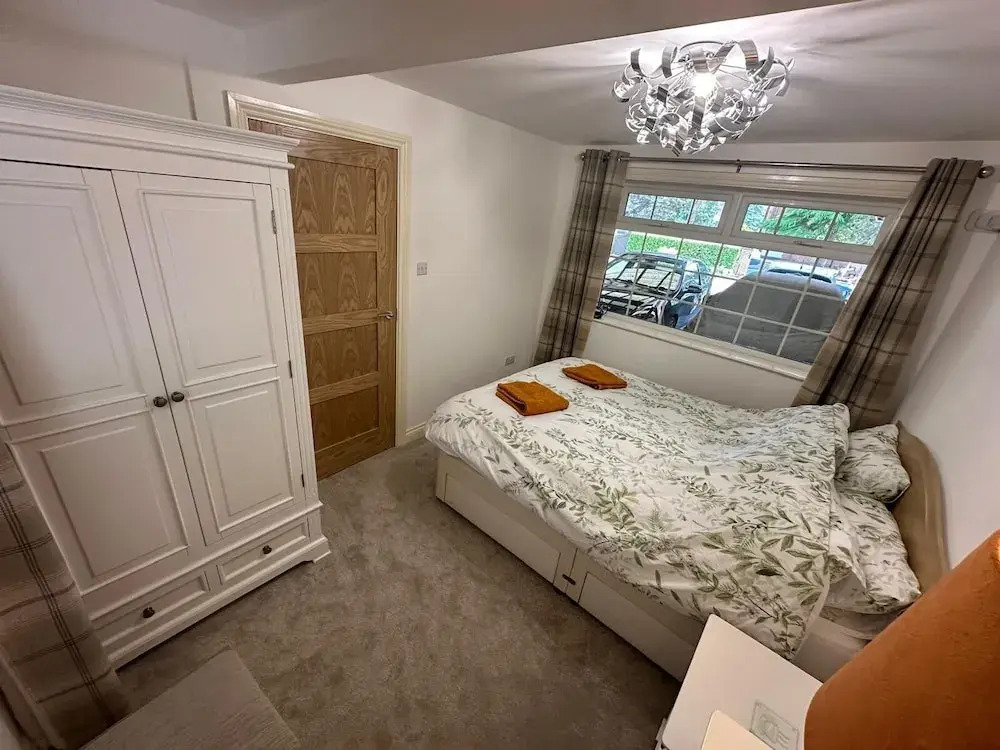 Cottinghamdetachedprop/kingbed/tv/wifi