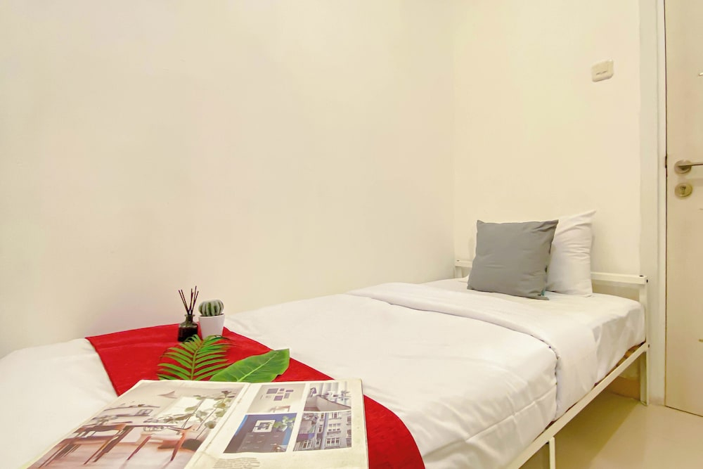 Comfortable And Roomy 2Br At Apartment Green Pramuka City