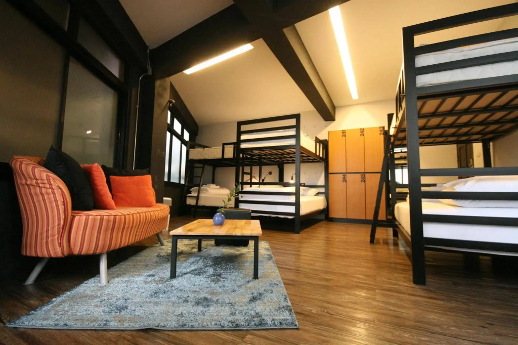 STrips the Poshtel - Hostel