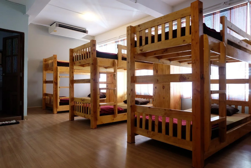 Plearn Hostel
