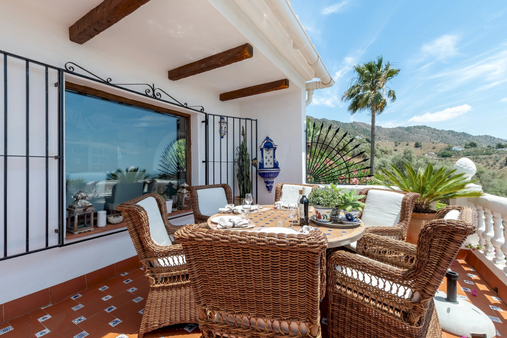 las palmeras stuning rural 3 bedroom property wiith perfectly maintained gardens  and private pool