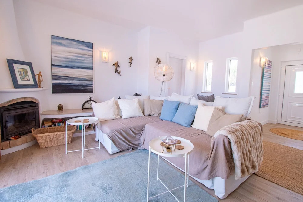 67 adm 3 Bedroom Villa Walking Distance to Carvo