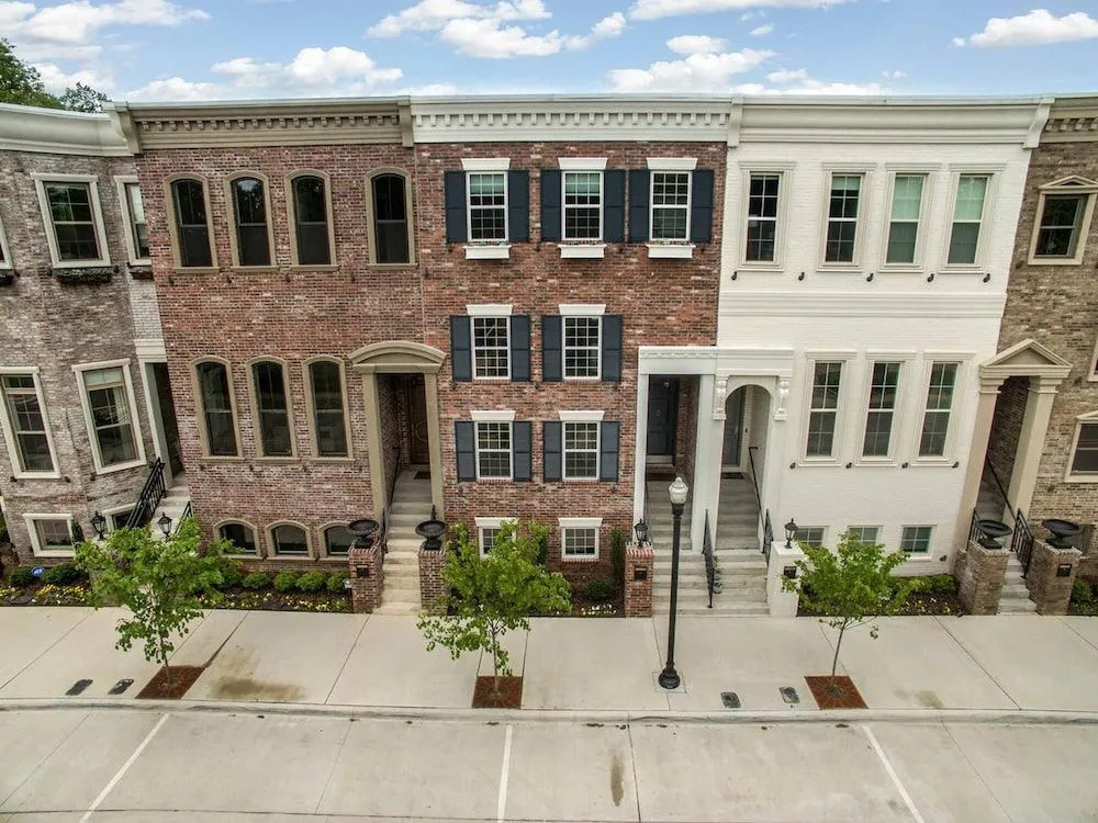 The Brownstone - 1 Block From Dtwn Square