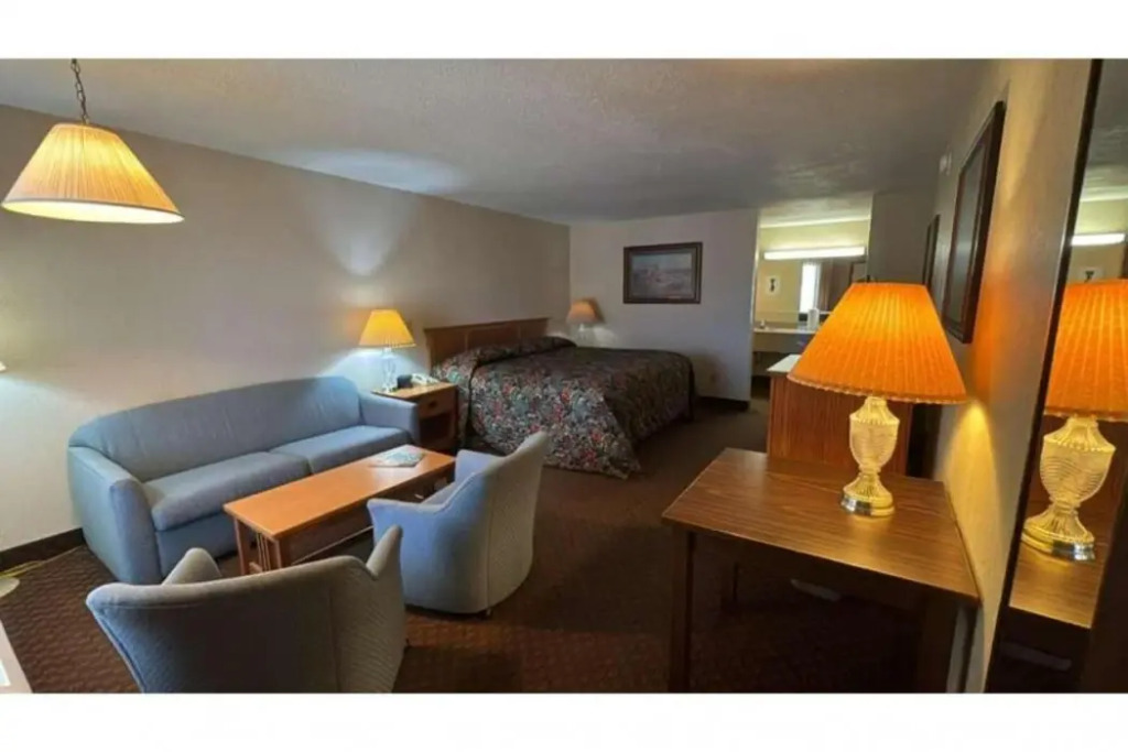 Sundowner Inn Forsyth I 94