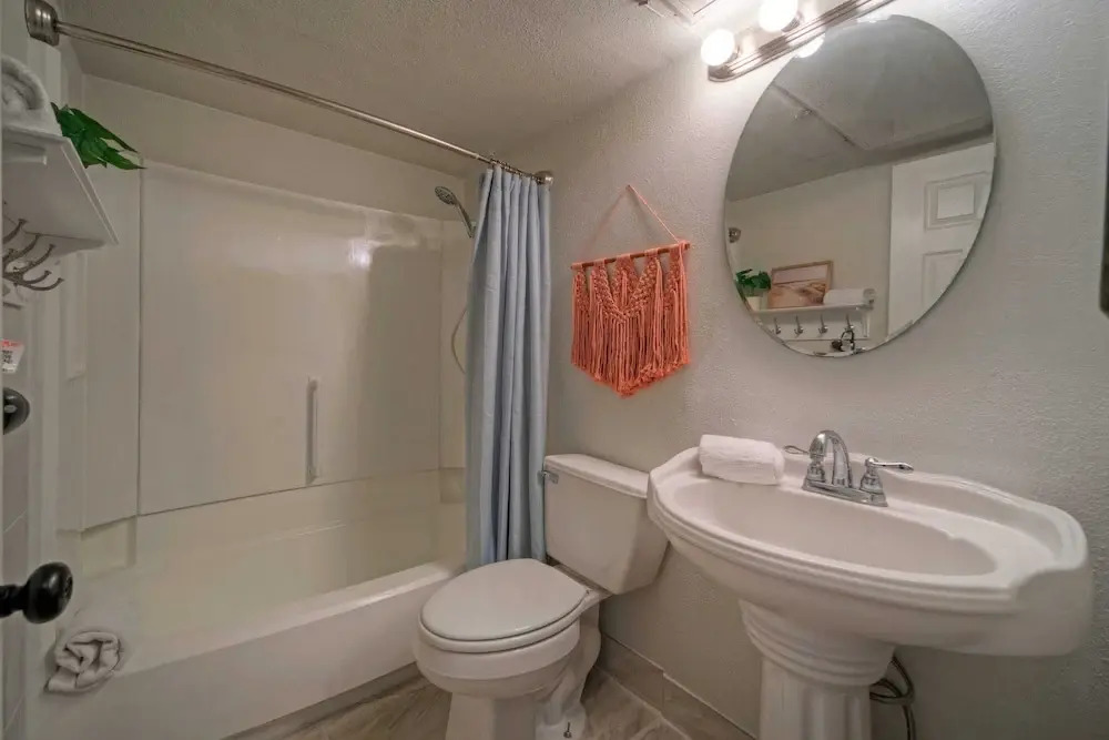 Private Balcony w/ Ocean View Pool & Hot Tub Access Ocean Echo by Avantstay