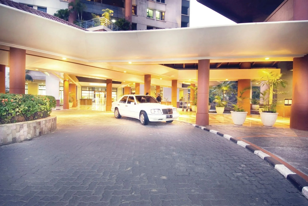Grand Tropic Suites Hotel