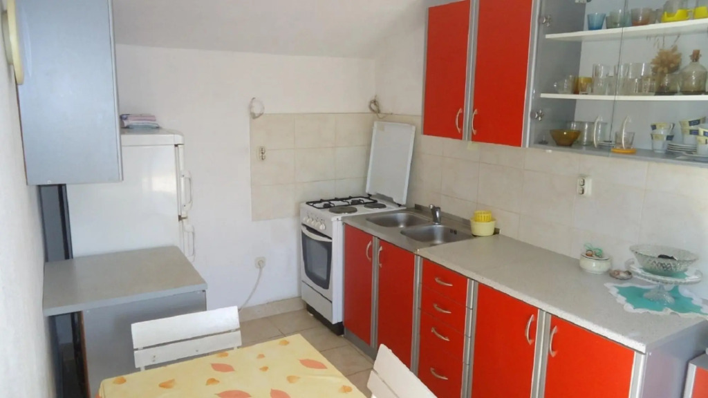 Pava - 15m From the sea - A2