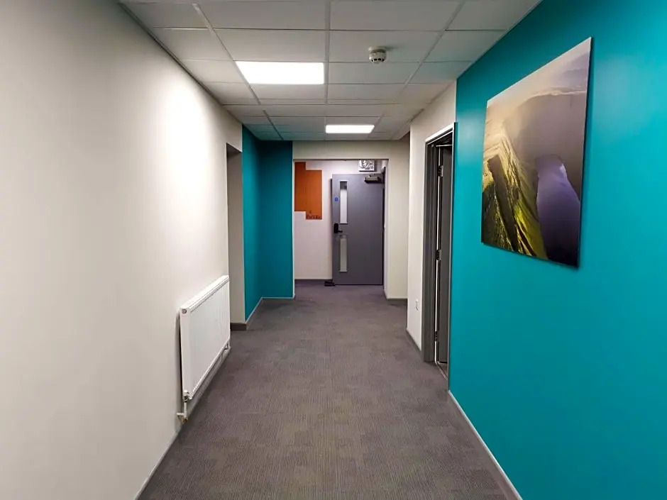 Cwtsh Hostel Central Swansea, Social & Modern, Near Train Station