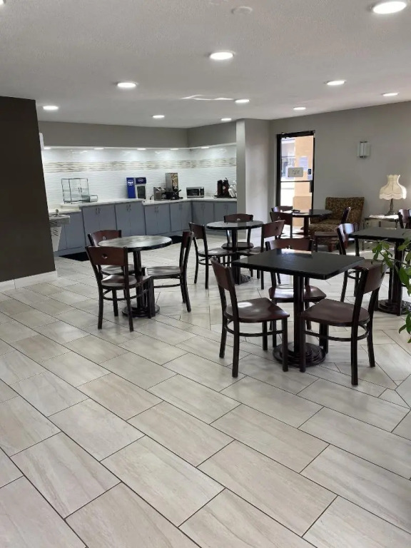 Mockingbird Inn & Suites