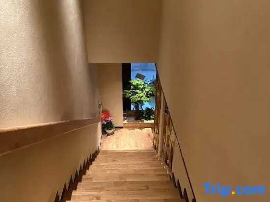 Loushi‑Youming Homestay (Wuyi Square IFS International Finance Centre Branch)