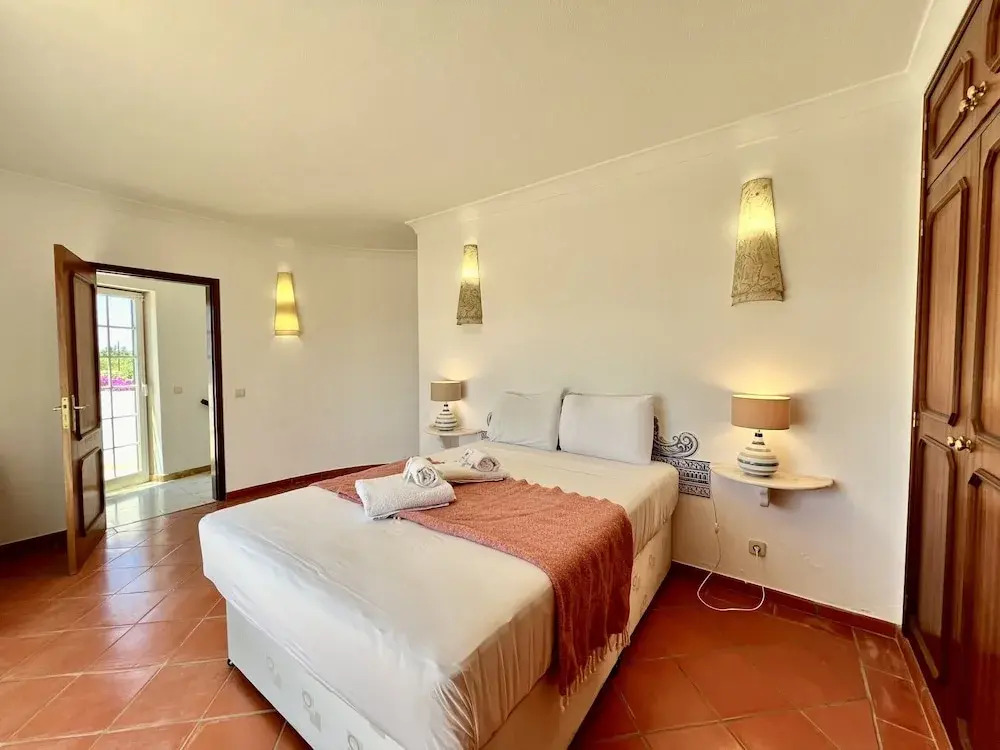 Alvor Traditional Villa With Pool by Homing