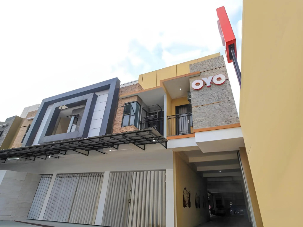 Hotel O Surabaya near Pelangi Park formerly D'best Kutisari