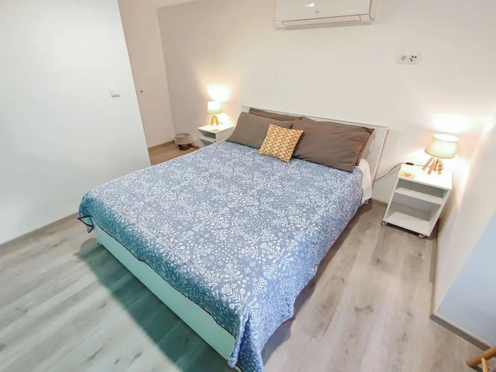 Modern 2BR Ground-floor Flat BBQ Patio Parking