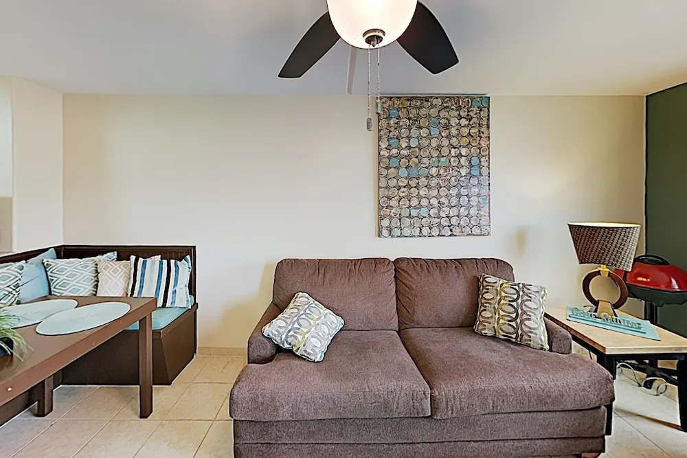 New Listing! Gulf , Steps To Sand & Waterpark 1 Bedroom Condo