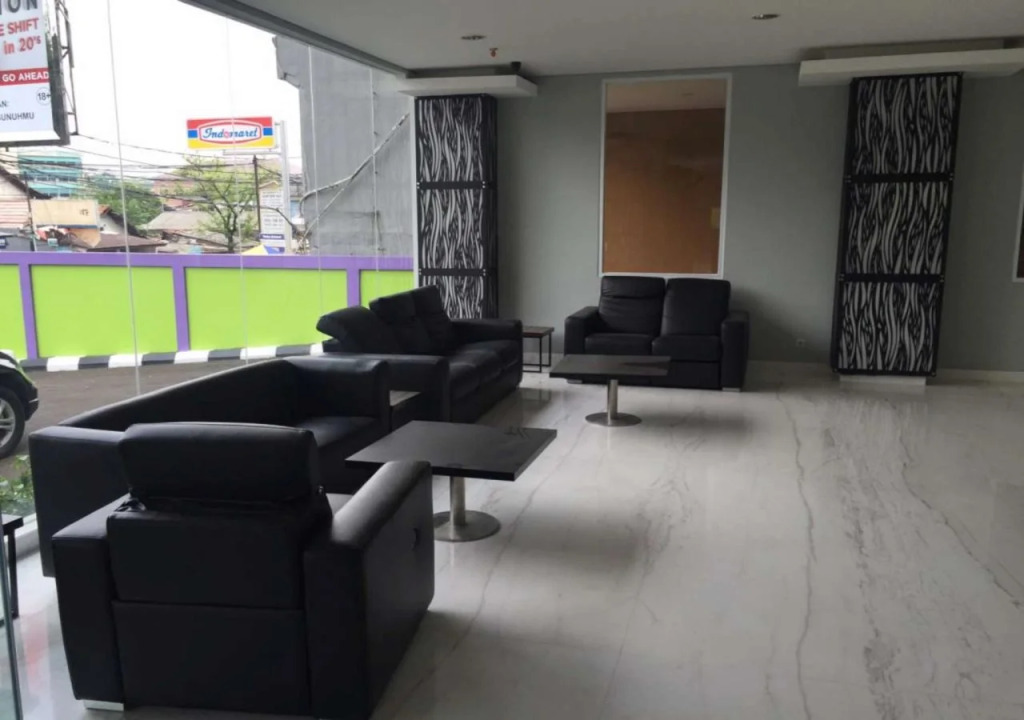 Super OYO Townhouse OAK Hotel Fiducia Pondok Gede
