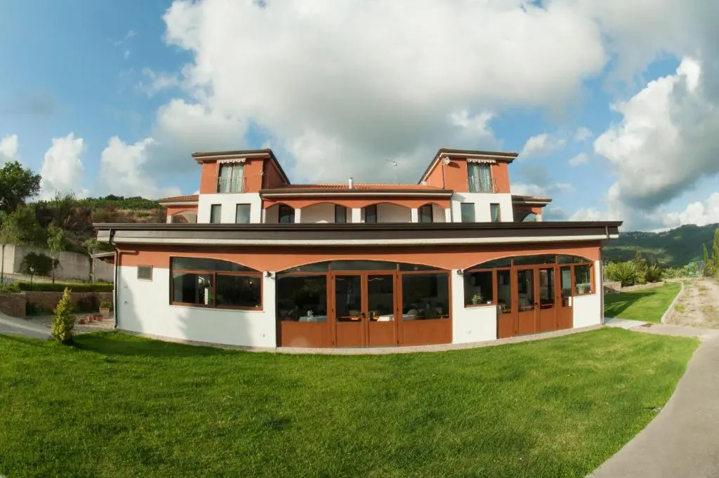 LEremo Country House